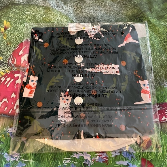 Collectif Felines Feeling Festive Button-Up Blouse, Green, 6 US/10 UK, NWT - Picture 5 of 5